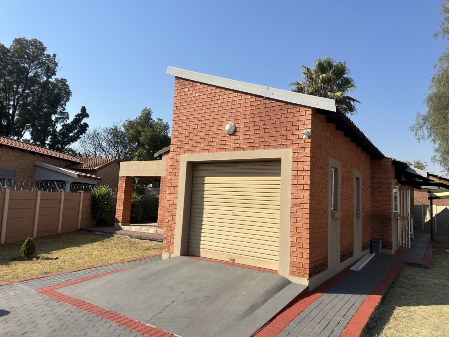 To Let 3 Bedroom Property for Rent in Protea Park North West